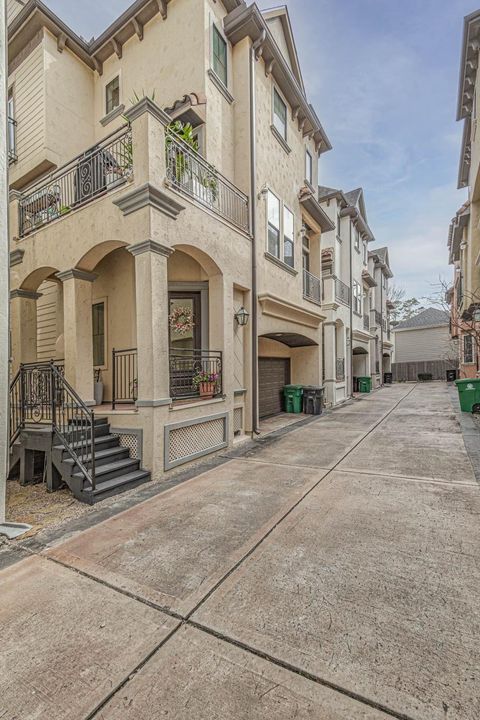 1506 W 23rd Street B Houston TX 77008