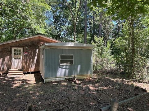 Homes For Sale - 125 Big Bend Drive<br/> Chandler, TX 75758