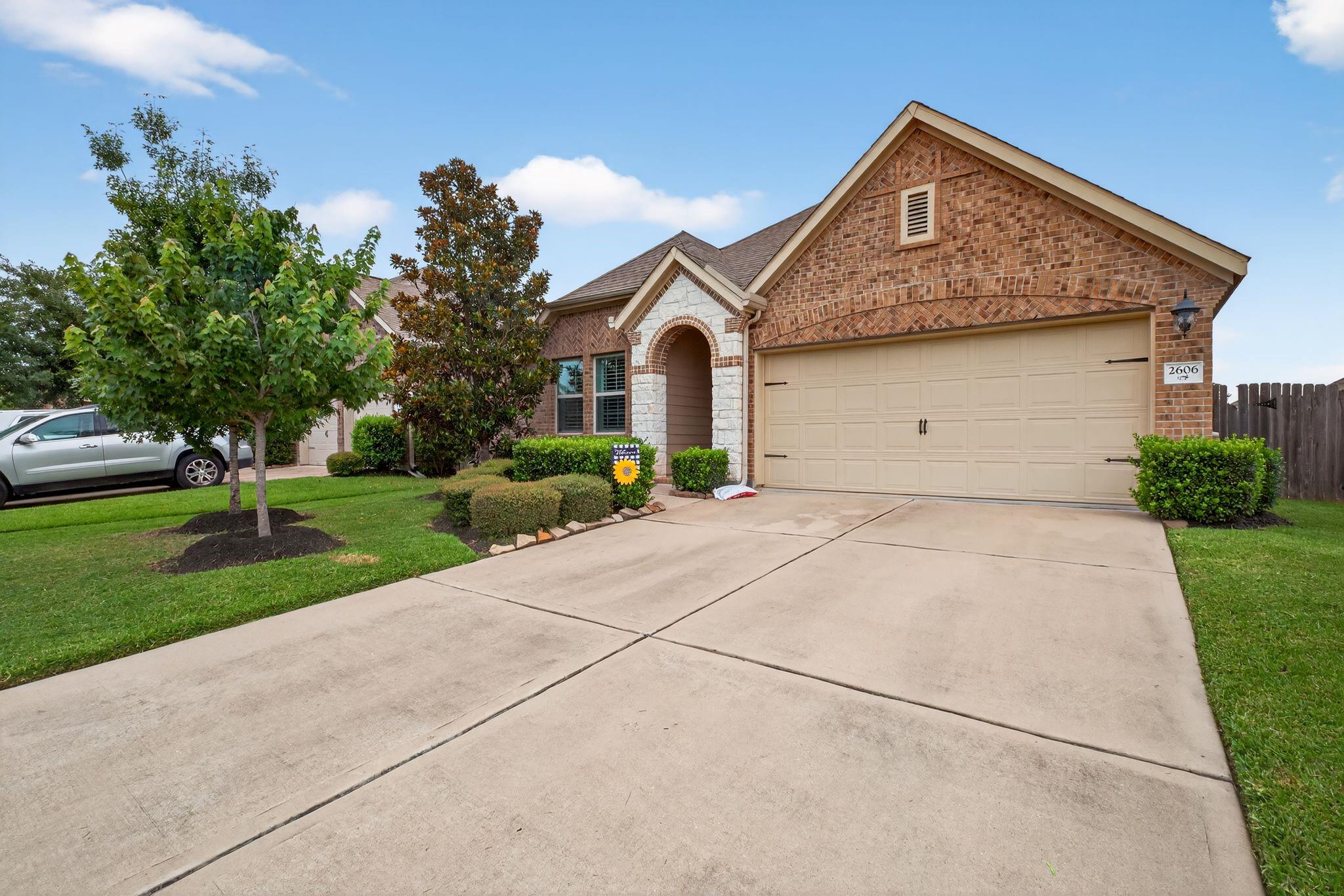 2606 Ivy Wood Lane