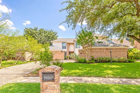 Photo of 10307 Piping Rock Lane, Houston, TX 77042 (MLS # 24313476)