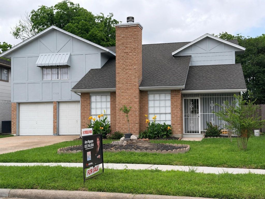 Photo of 10819 Sageriver Drive, Houston, TX 77089 (MLS # 82137083)