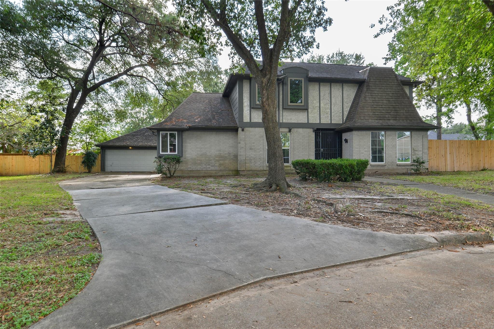 8206 Arrow Cove Court
