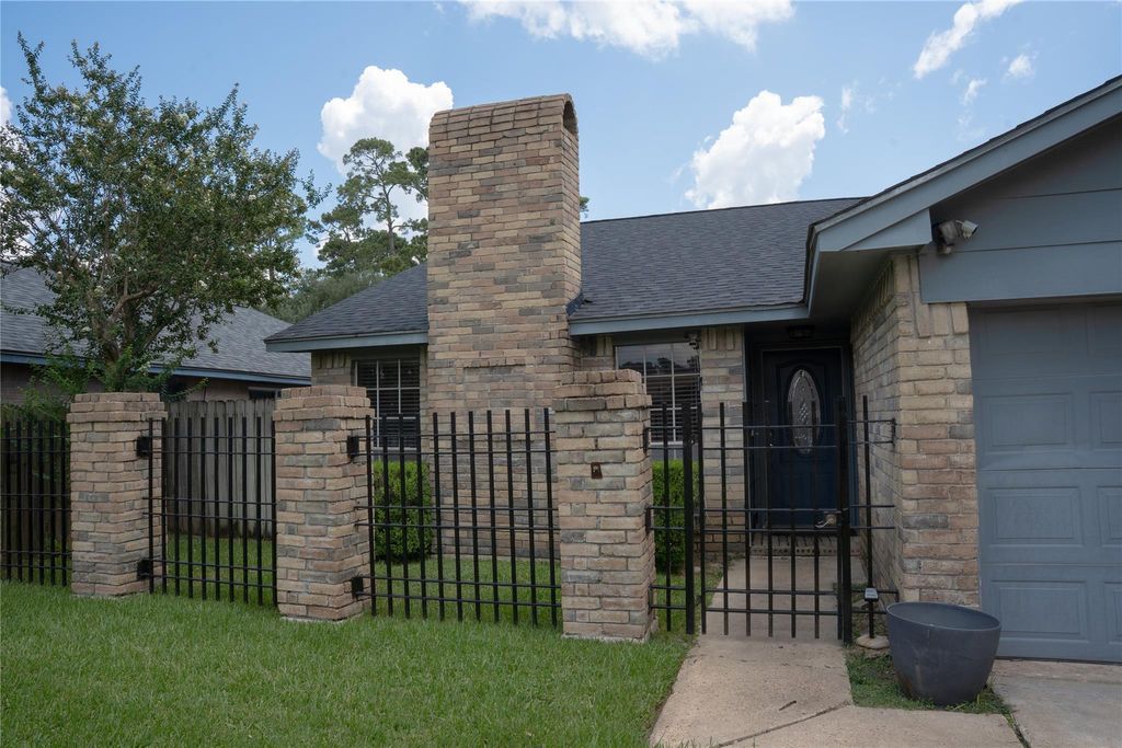Photo of 19526 Leaning Timbers Drive, Humble, TX 77346 (MLS # 95198832)