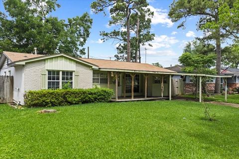Photo of 811 Shadowglen Street, Channelview, TX 77530 (MLS # 65683762)