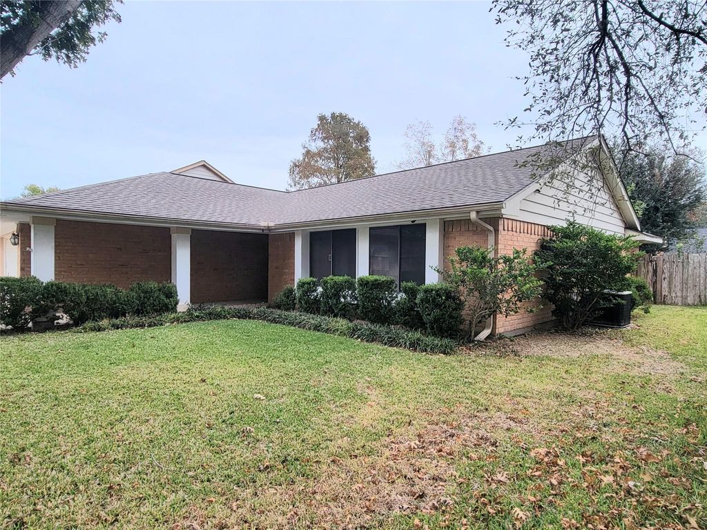 Photo of 15239 Ensenada Drive, Houston, TX 77083 (MLS # 841479)