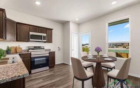 Photo of 1609 Everwood Court, Longview, TX 75605 (MLS # 39767514)