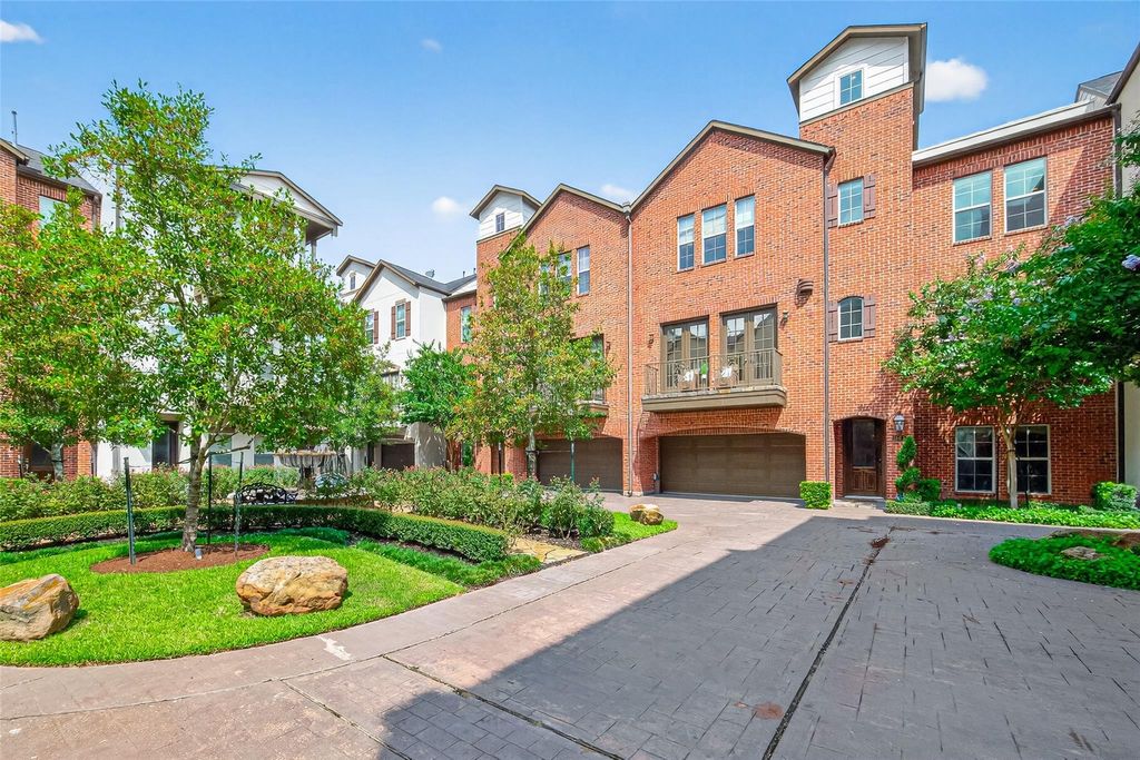Photo of 912 Lovett Blvd #B, Houston, TX 77006 (MLS # 45050208)