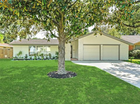 Photo of 4525 Kingfisher Drive, Houston, TX 77035 (MLS # 91838659)