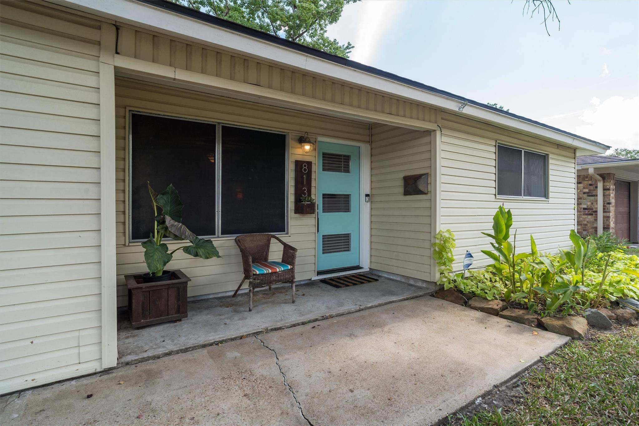 813 Dutch Street