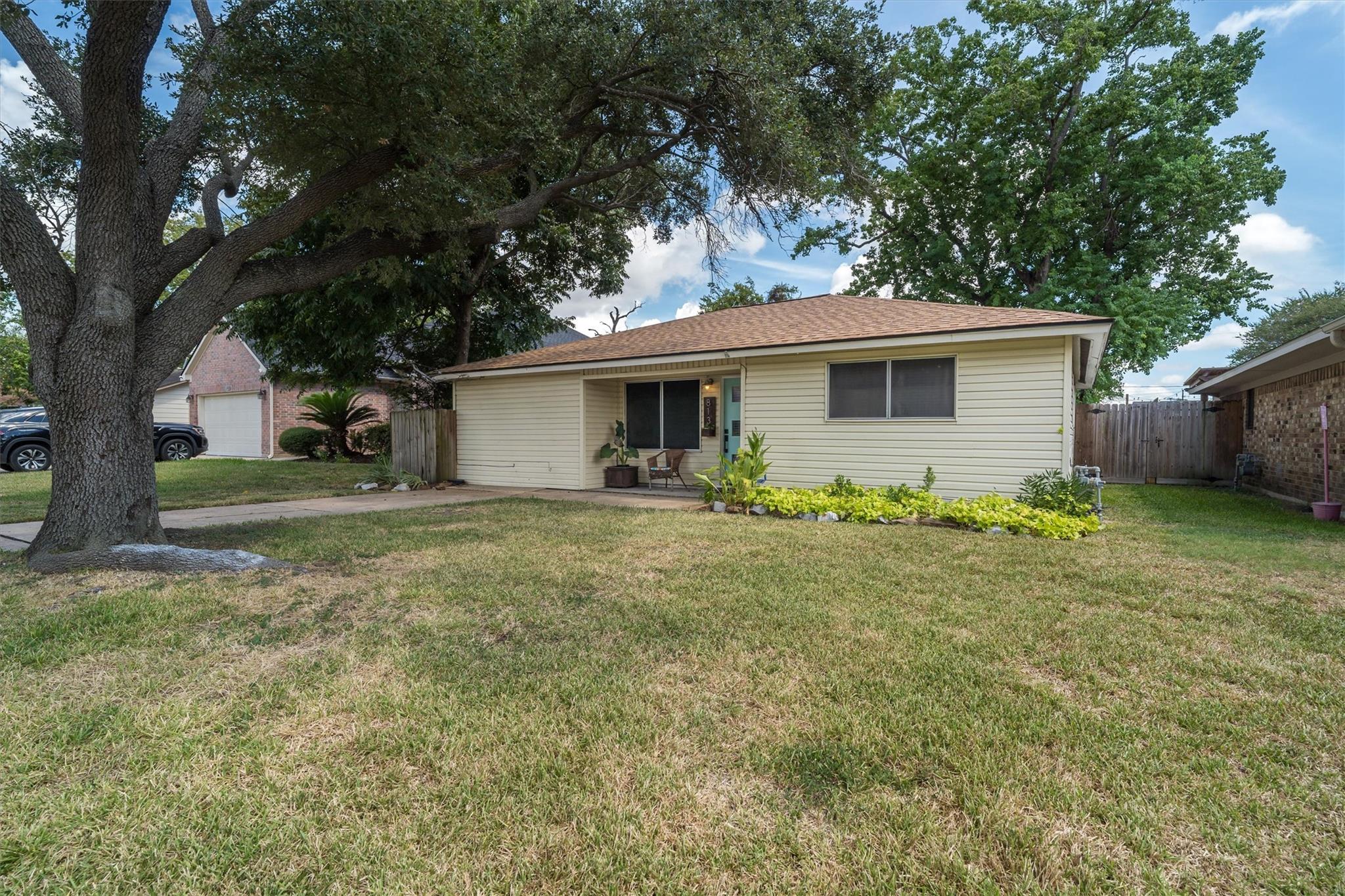 813 Dutch Street