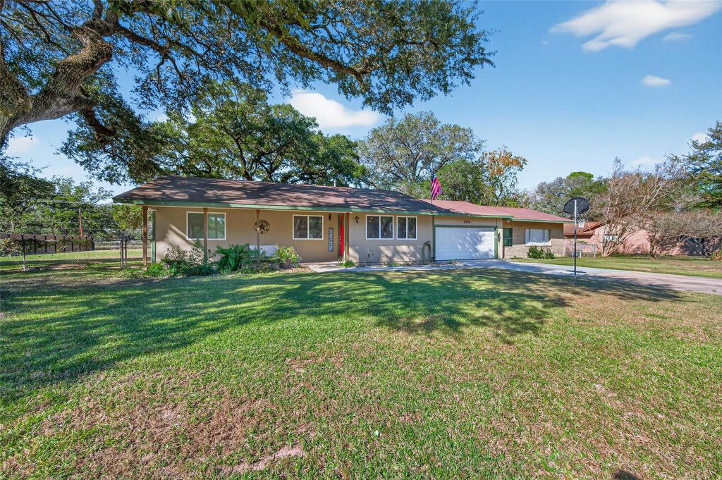 Photo of 204 King Dr Dr, Columbus, TX 78934 (MLS # 88092131)