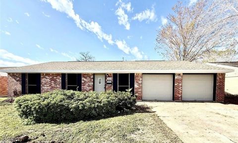 Photo of 14106 White Heather Drive, Houston, TX 77045 (MLS # 70399687)
