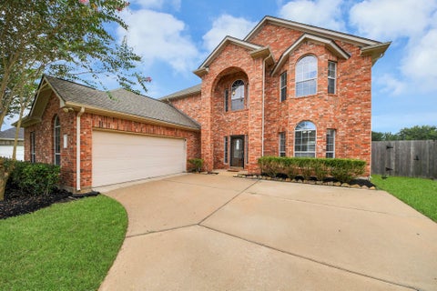 Homes For Sale - 2014 Orchard Spring Drive<br/> Pearland, TX 77581
