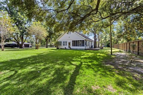 7911 Barry Avenue Hitchcock TX 77563