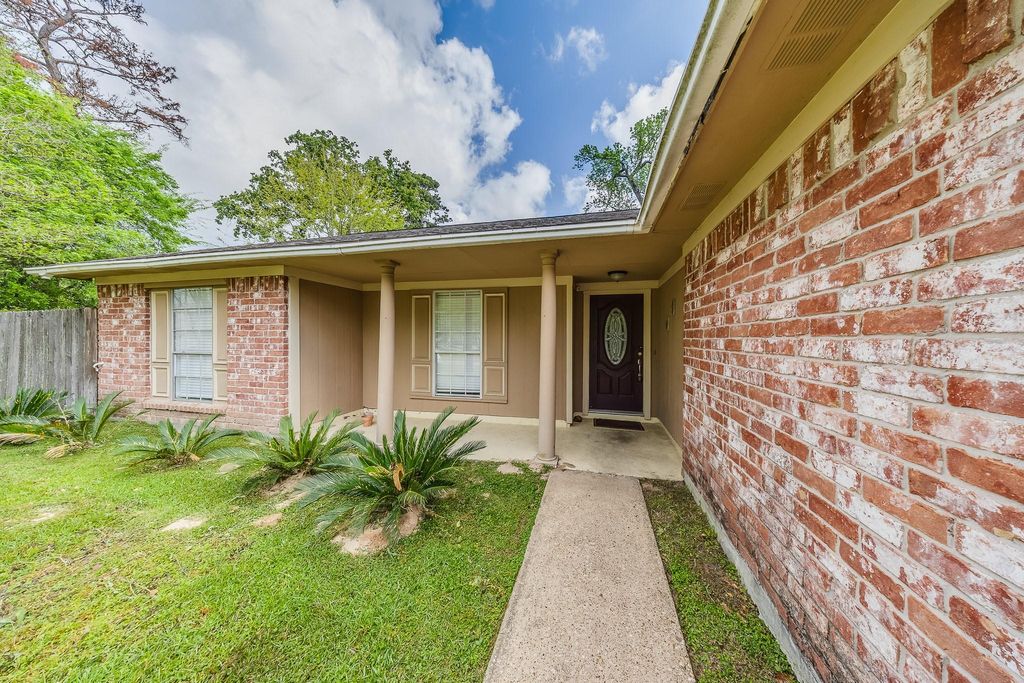 Photo of 3354 Laurel Fork Drive, Houston, TX 77339 (MLS # 71262777)
