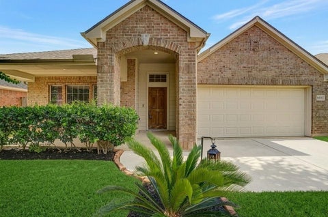 Photo of 16011 Belleshire Glen Lane Ln, Houston, TX 77084 (MLS # 38733190)