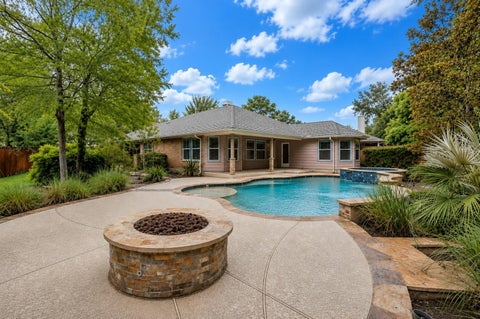Photo of 43 Hermit Thrush Place, The Woodlands, TX 77382 (MLS # 32427742)