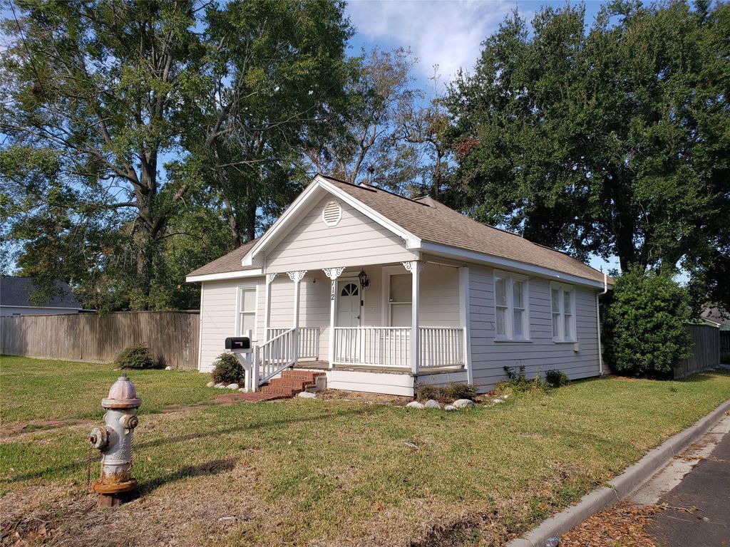 Photo of 712 E Lobit Street, Baytown, TX 77520 (MLS # 4969658)