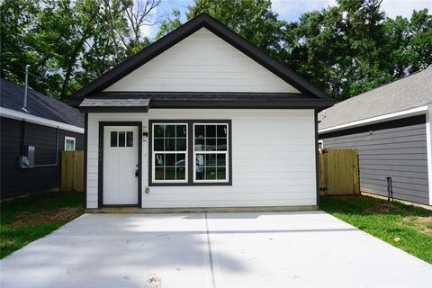 Photo of 11849 Nelwood Street, Willis, TX 77318 (MLS # 95645022)