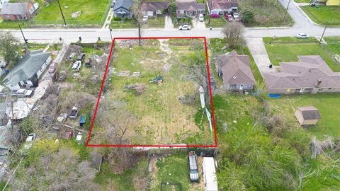 Photo of 862 Granville Drive, Houston, TX 77091 (MLS # 95973920)