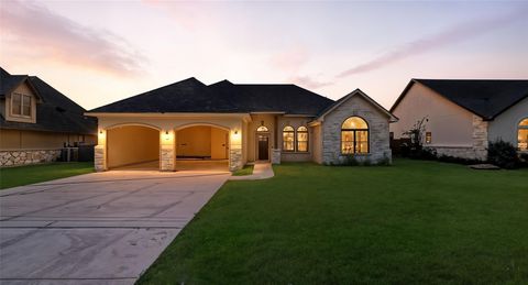 Photo of 301 Live Oak Street, Gonzales, TX 78629 (MLS # 21718324)