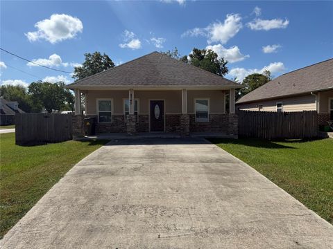 Photo of 4742 19th Street, Bacliff, TX 77518 (MLS # 41710906)