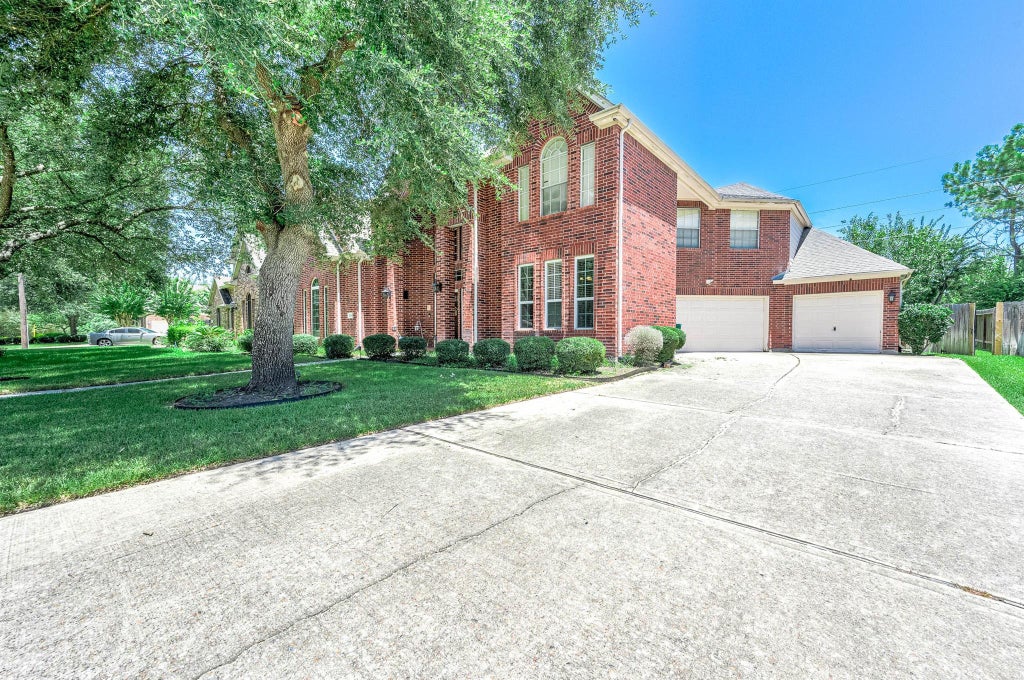 Photo of 14406 Brentshire Lane, Houston, TX 77069 (MLS # 98874781)
