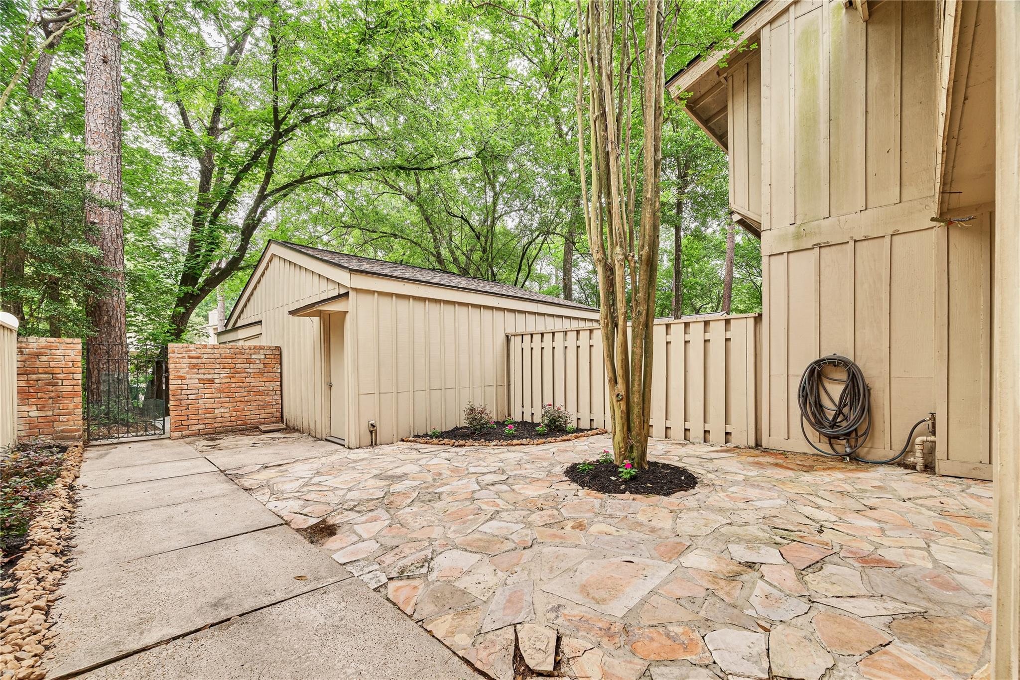 2425 W Settlers Way