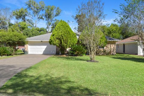 Photo of 2714 Rosadele Street, La Marque, TX 77568 (MLS # 86083911)