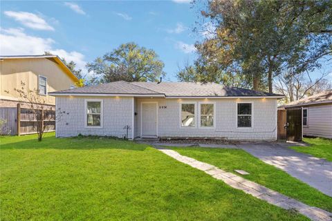 5934 Belcrest Street Houston TX 77033