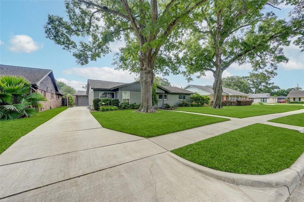 Photo of 9223 Kapri Lane, Houston, TX 77025 (MLS # 66879628)