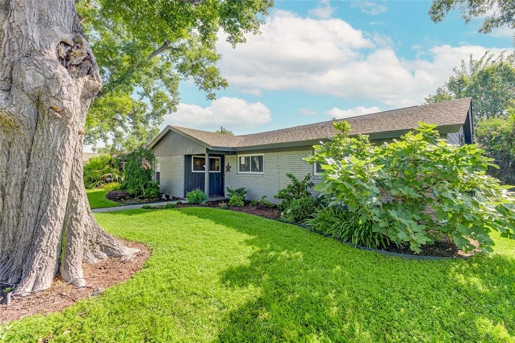 Photo of 9223 Kapri Lane, Houston, TX 77025 (MLS # 66879628)