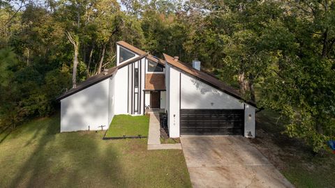 Photo of 110 Hanover Lane, Panorama Village, TX 77304 (MLS # 33505904) Photo of 110 Hanover Lane, Panorama Village, TX 77304 (MLS # 33505904)