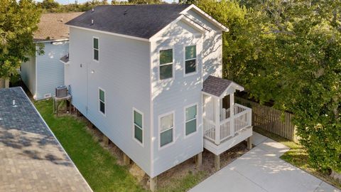 4020 Avenue N 1/2 Galveston TX 77550