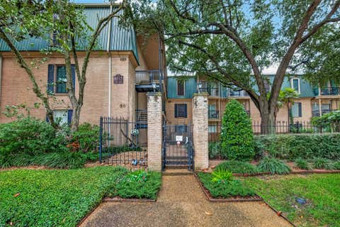 Photo of 4515 Briar Hollow Place #309, Houston, TX 77027 (MLS # 61397354)