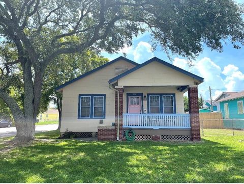 Photo of 5201 Avenue O 1/2, Galveston, TX 77551 (MLS # 49076327)