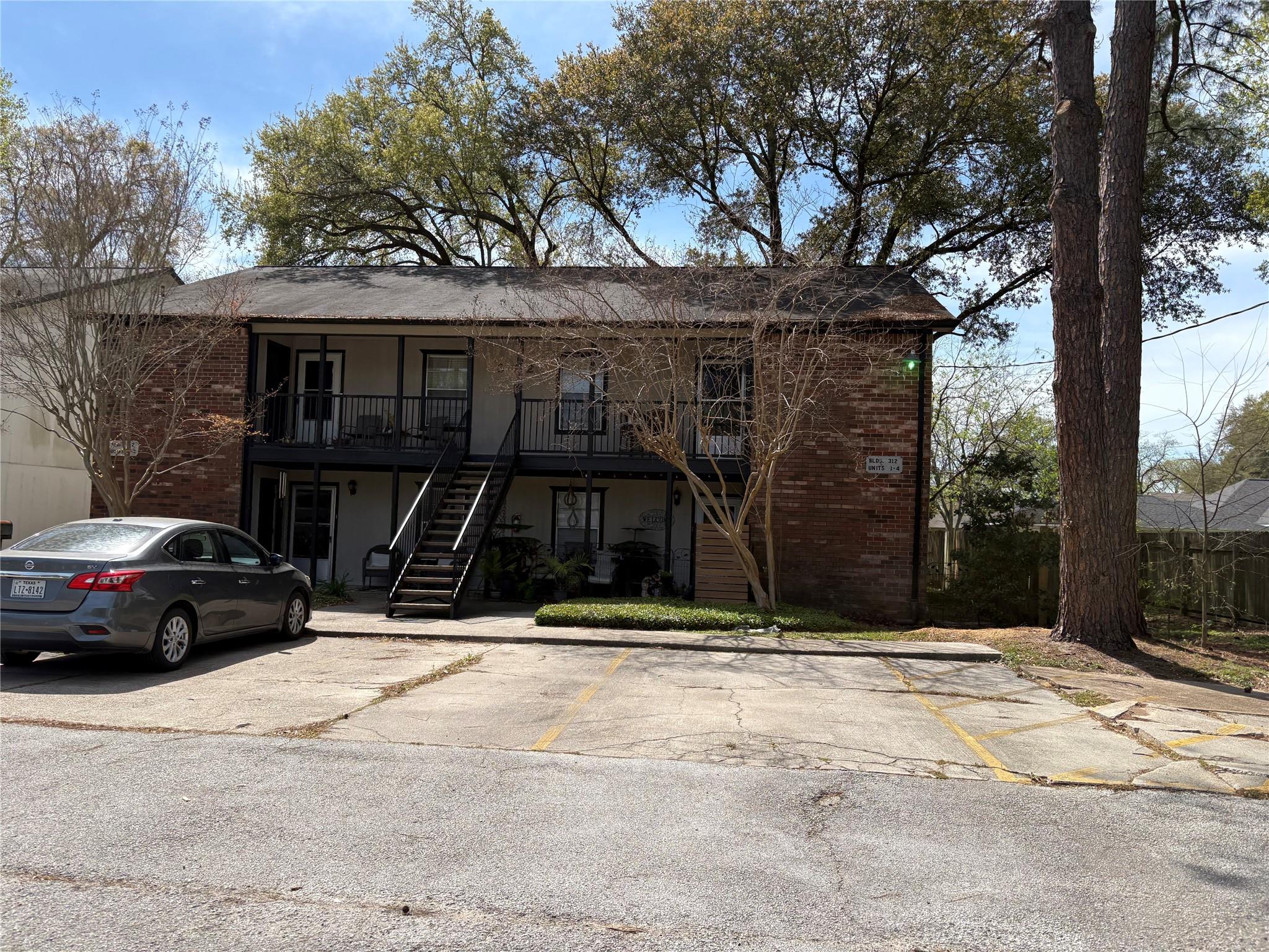 312 S Poplar Street 4