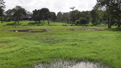 Photo of 5 Bayou Bend Drive Drive, Baytown, TX 77523 (MLS # 21762864)