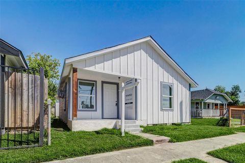 Photo of 1505 Ryon Street Street, Houston, TX 77009 (MLS # 40259455)