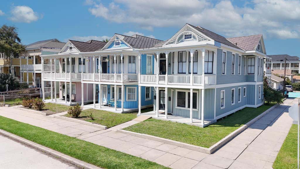 Photo of 1602 Avenue L, Galveston, TX 77550 (MLS # 64238268)