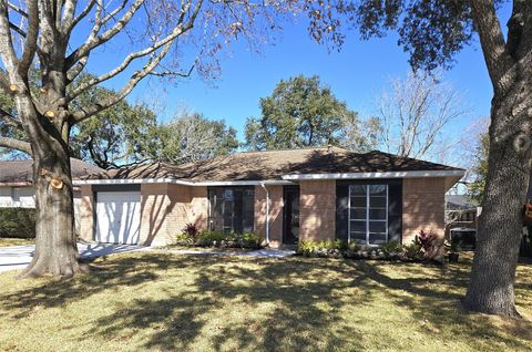 Photo of 815 Merribrook Lane, Friendswood, TX 77546 (MLS # 23091323)