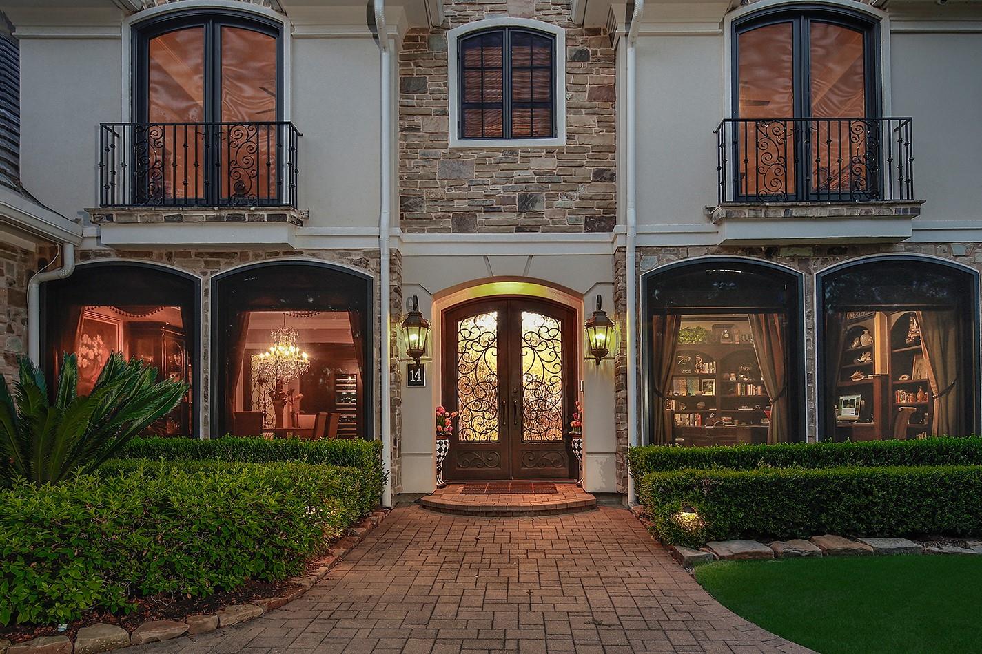 14 N Palmiera Circle