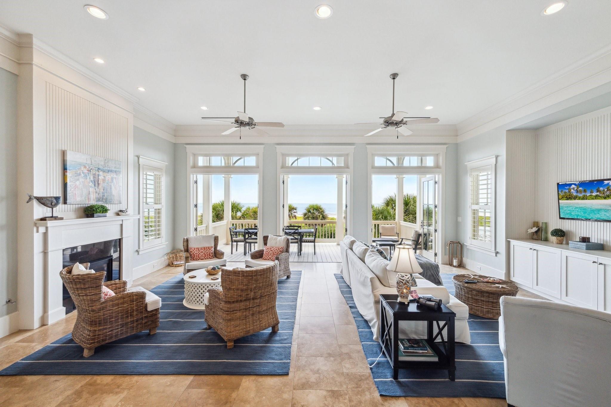 2553 E Seaside Drive