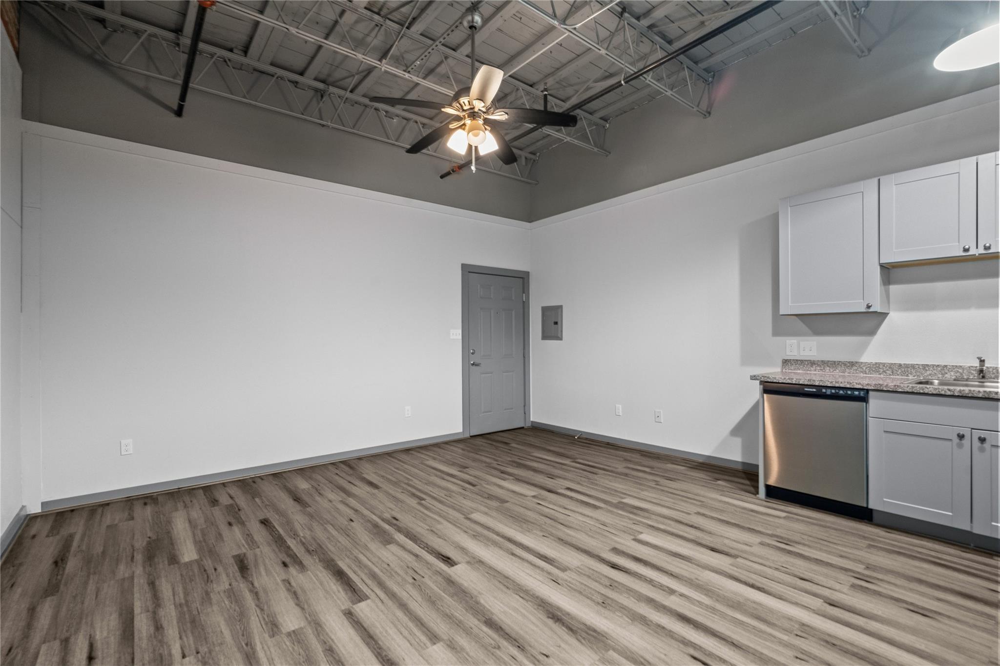 612 W Texas Avenue 228