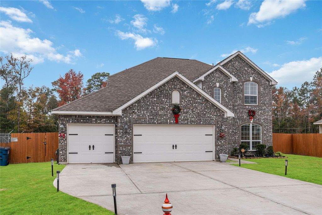 Photo of 608 W Linnwood Drive, New Caney, TX 77357 (MLS # 26635734)