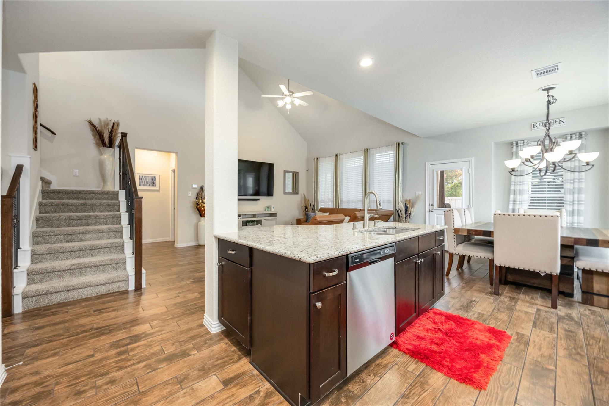 608 W Linnwood Drive