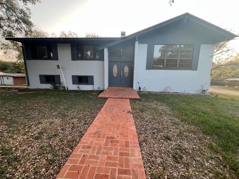 Photo of 465 N Horton Street, La Grange, TX 78945 (MLS # 70431635)