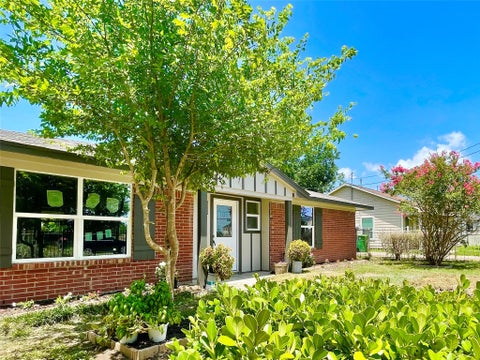 Photo of 5039 Briscoe Street, Houston, TX 77033 (MLS # 43378874)