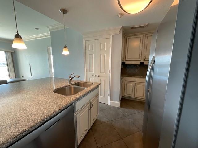 12800 Melville A-212