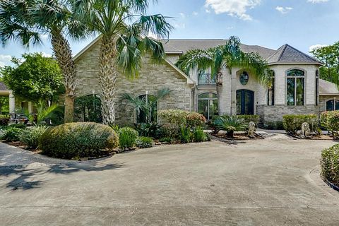 Photo of 58 Lake Road, Lake Jackson, TX 77566 (MLS # 94798407)